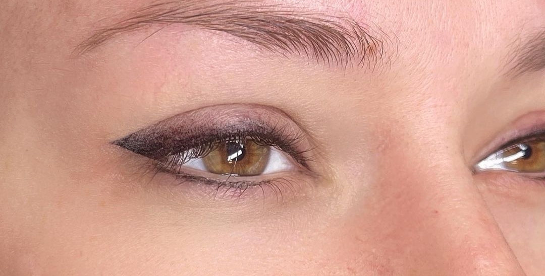 Eyeliner (upper OR lower)